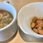 Yasai Chuu Kashi Sensai - ランチのスープと小鉢。
                      
