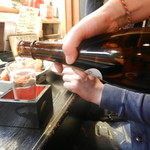 だるまや - 美人スタッフさんにお酌して頂きました