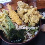 田舎打ち 麺蔵 - 麺蔵　温ぶっかけ　天ぷらはいつも揚げたてで美味しい