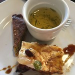 なたね - セットのデザート3種 梅と大葉のゼリー、手前がパンプティング、左は胡麻のケーキ？