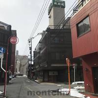 五万石本店 - 外観と側面道路