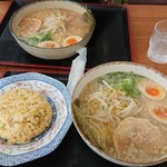 ゆにろーず - 出前が塩にんたまラーメンチャーハンセット890円奥が醤油にんたまラーメン600円です！