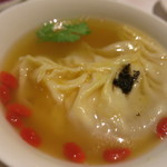 Li Bai Cantonese Restaurant - 海鮮と南瓜の黒トリュフ餃子スープ