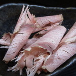 そば くら富 - 枕崎産の本枯節厚切り