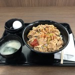 伝説のすた丼屋 - 全景