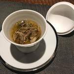 レンゲ - 塩水鴨と白菜、酸菜、金華ハムのコンソメの蒸しスープ