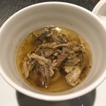 レンゲ - 塩水鴨と白菜、酸菜、金華ハムのコンソメの蒸しスープ