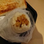 80747985 - 飯糰-たわら型おにぎり