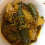 ラベヤ レストラン&スウィーツ - パンガス・ジョル（ナマズの煮つけ）:ゴツゴツしてやがる