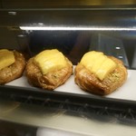 The Peninsula Boutique - マンゴークロワッサン