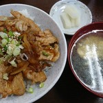 Nakamuraya - 豚丼(500円)