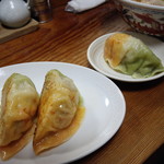 なにや - 三色大餃子1個180円