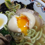 なにや - 豚すき麺880円の翡翠麺と半熟味玉