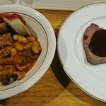 Maruko Poro - 牛すじと豆の煮込み・ソーセージ・ローストビーフ