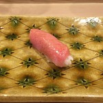 うを徳 - 鮪 カマに近い部分（握り）