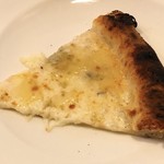 生ハム食べ放題500円 Pizzeria uanci_e_cheer - はちみつをかけて食べるとさらに美味しい！