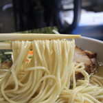 自家製麺 ら～めん かり屋 - 自家製麺でストレートの細麺