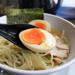 自家製麺 ら～めん かり屋 - 半熟加減がいい
