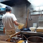 讃岐うどん はるしん - 厨房