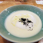 bistro Chic - 2.聖護院蕪と昆布ダシのポタージュ(ランチ3500円コース)