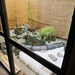 bistro Chic - 坪庭はシェフと奥様で造園とのこと(2018.2月上旬)