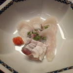 すし処 みや古分店 - ふぐ（手前はウグイス）