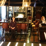 天龍軒 - 入口にはウエィティングバーがあります。