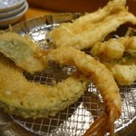 天ぷらめし 金子半之助  - 海老、南瓜、かしわ、烏賊のかき揚げ