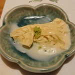 豆腐と湯葉・土佐文化の店 大名 - 引き上げ湯葉 山葵を付けて頂きます
