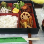 秋田グリーンサムの杜 - 唐揚げ定食弁当　650円