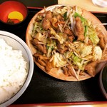 ドライブイン幸華 - モツ炒め定食。850円
