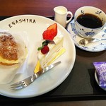 EGASHIRA - ショートケーキ（税別３００円）、シュークリーム（税別１５０円）、伊勢志摩サミット珈琲（税別３５０円）