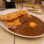 カレーハウスリオ - ダブルカツカレー、卵トッピング