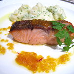 キャーヴ・ド・ポール・ボキューズ - メインﾀｽﾏﾆｱサーモンのグリエ　ｂｙ すぷちん