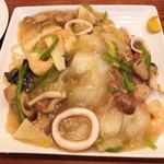 モンスーンカフェ - HOliday Lunchセット「海鮮五目あんかけ焼きそば」(1620円税込)