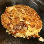 Okonomiyaki Yakisoba Fuugetsu - デラックス（豚いかエビ）にチーズと餅トッピング