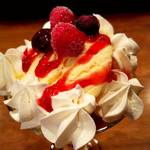 Ashiyukafechittomosshe - 「ダブルベリーサンデー」 サンデーアメリカ合衆国で生まれたアイスクリームを主体としたデザート「サンデー」