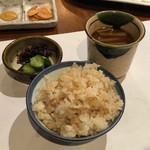 シロオビ - ガーリックライス、赤だし、香の物
