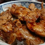 新屋 - やきとり丼