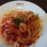 イタリアン・トマト カフェジュニア - 魚介のトマトソースパスタ　Mサイズ(税込み890円)