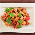 Stir-fried chicken and cashew nuts