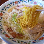 麺処 武壱 - 味噌は中太麺