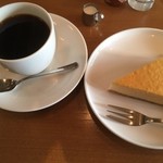 ノタリ - ジャーマンブレンド、自家製ベイクドチーズケーキ