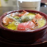 トリワイン ＰＩＫＯＳＨＨＨＵ - トマトとモッツアレラチーズのアヒージョ