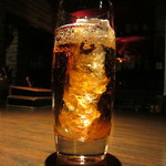 自家製いちご酒のハイボール！　程良い酸味でとても美味しい（＾－＾）