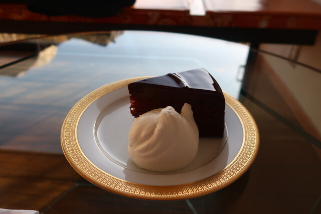 人生最高額のケーキセット』by KEN21 : ハウス オブ フレーバーズ