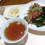 王麗 - ニラレバ定食