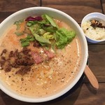 ラーメンダイニング耀 - トマトチーズ担々麺とひと口ご飯