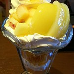 極楽湯 食事処 - 白桃ﾋﾟｰﾁﾊﾟﾌｪ680円