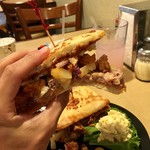 Round Table Pizza - BBQカルアピッグサンドイッチリフト